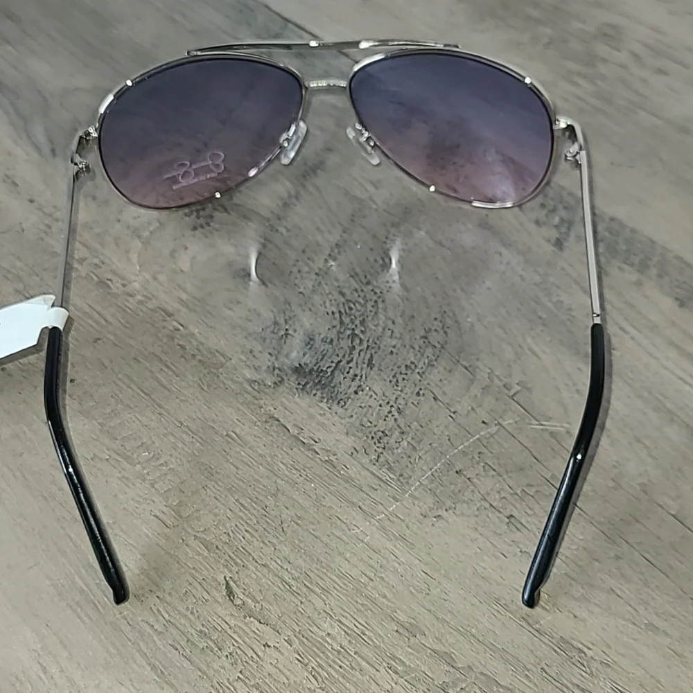 Jessica Simpson Sunglasses - Picture 3 of 4